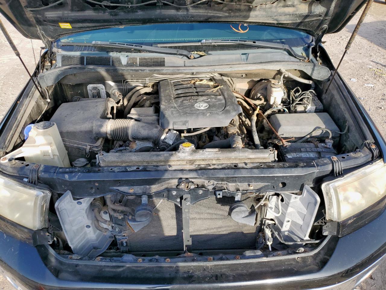 TOYOTA TUNDRA CREWMAX SR5