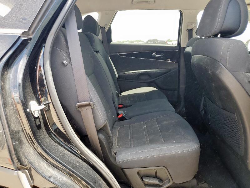 2016 KIA SORENTO LX 5XYPG4A51GG177656