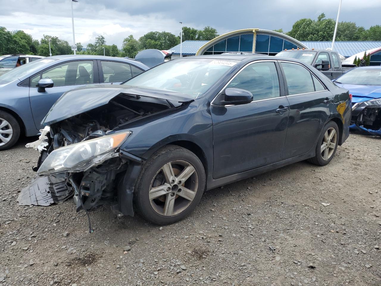 TOYOTA CAMRY BASE