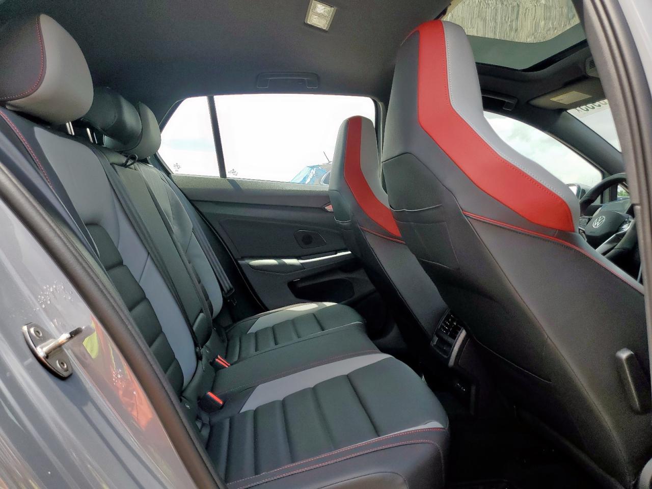 VOLKSWAGEN GOLF GTI SE