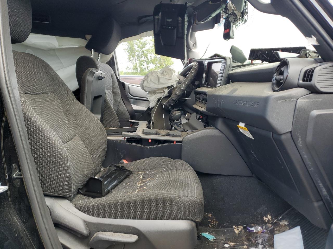 TOYOTA LAND CRUISER BASE