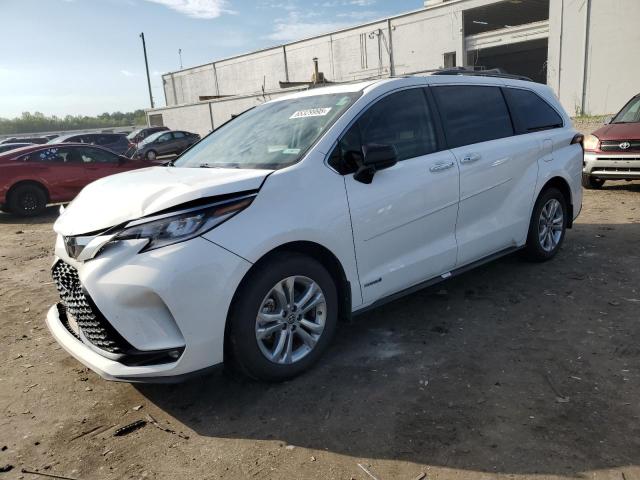 TOYOTA SIENNA XSE