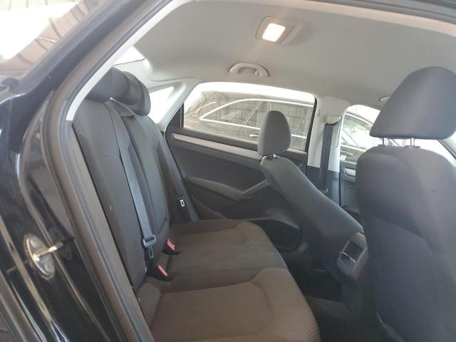 2015 VOLKSWAGEN PASSAT S - 1VWAS7A33FC018397