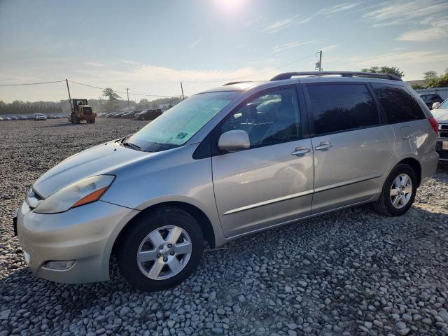 TOYOTA SIENNA XLE