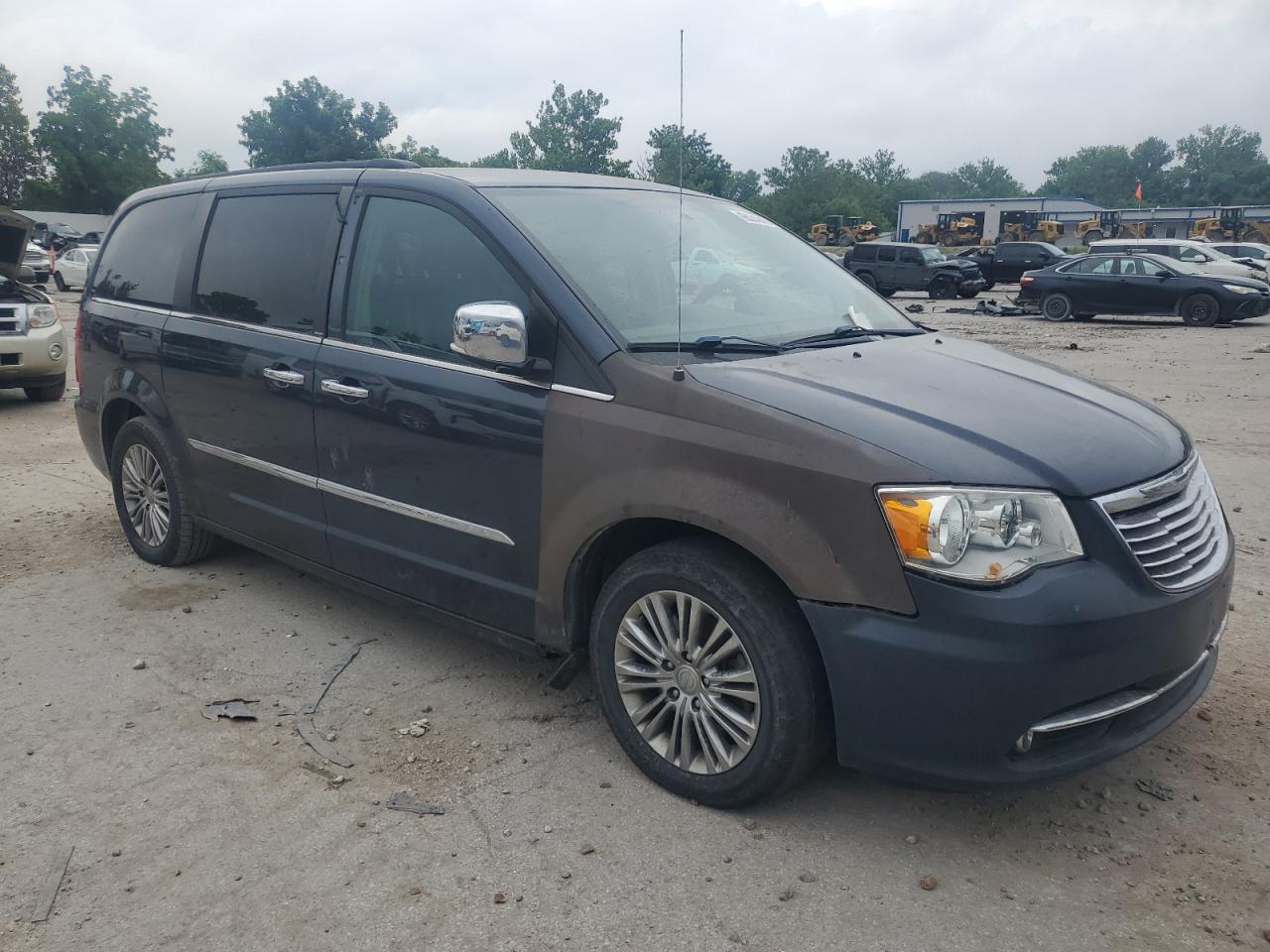 CHRYSLER TOWN & COUNTRY TOURING L