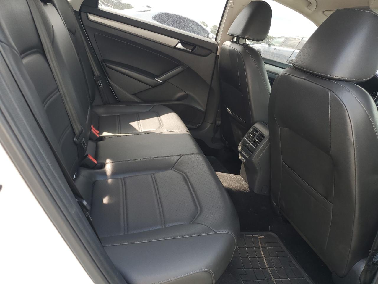 VOLKSWAGEN PASSAT SE