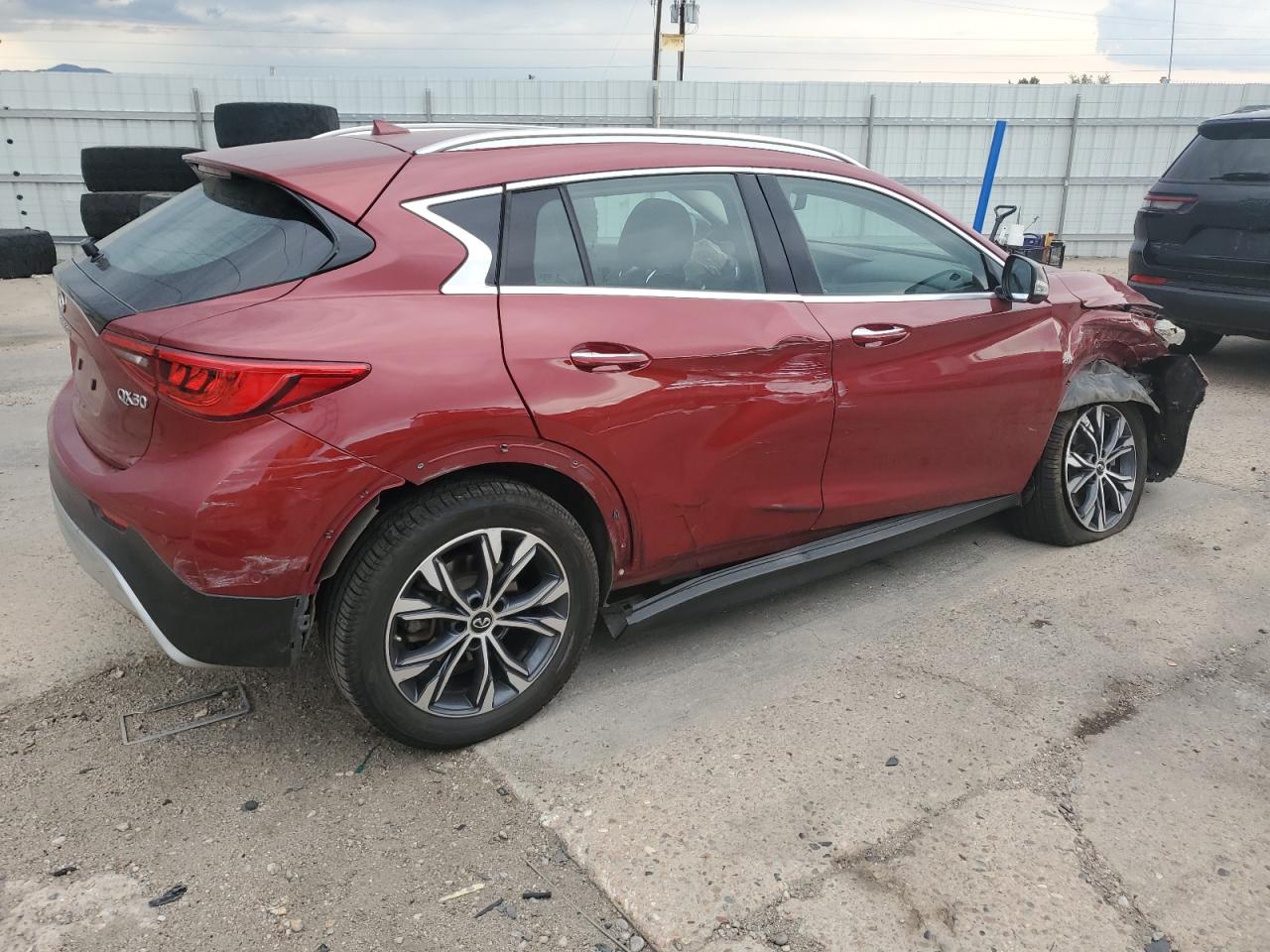INFINITI QX30 BASE