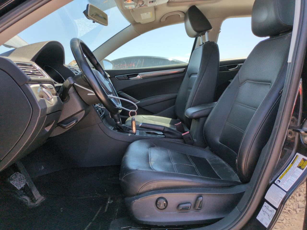 VOLKSWAGEN PASSAT SE