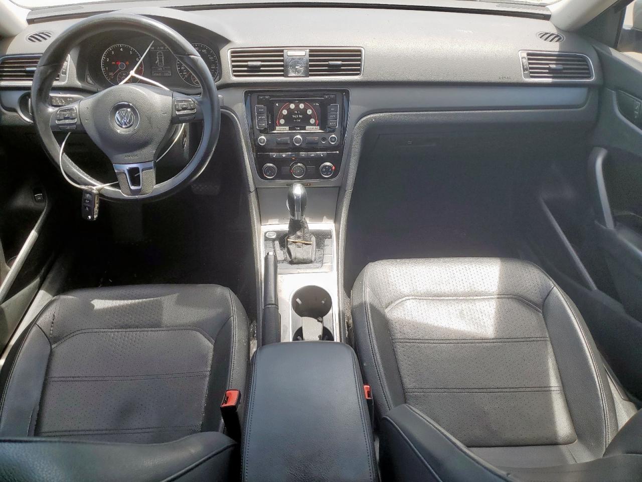 VOLKSWAGEN PASSAT SE