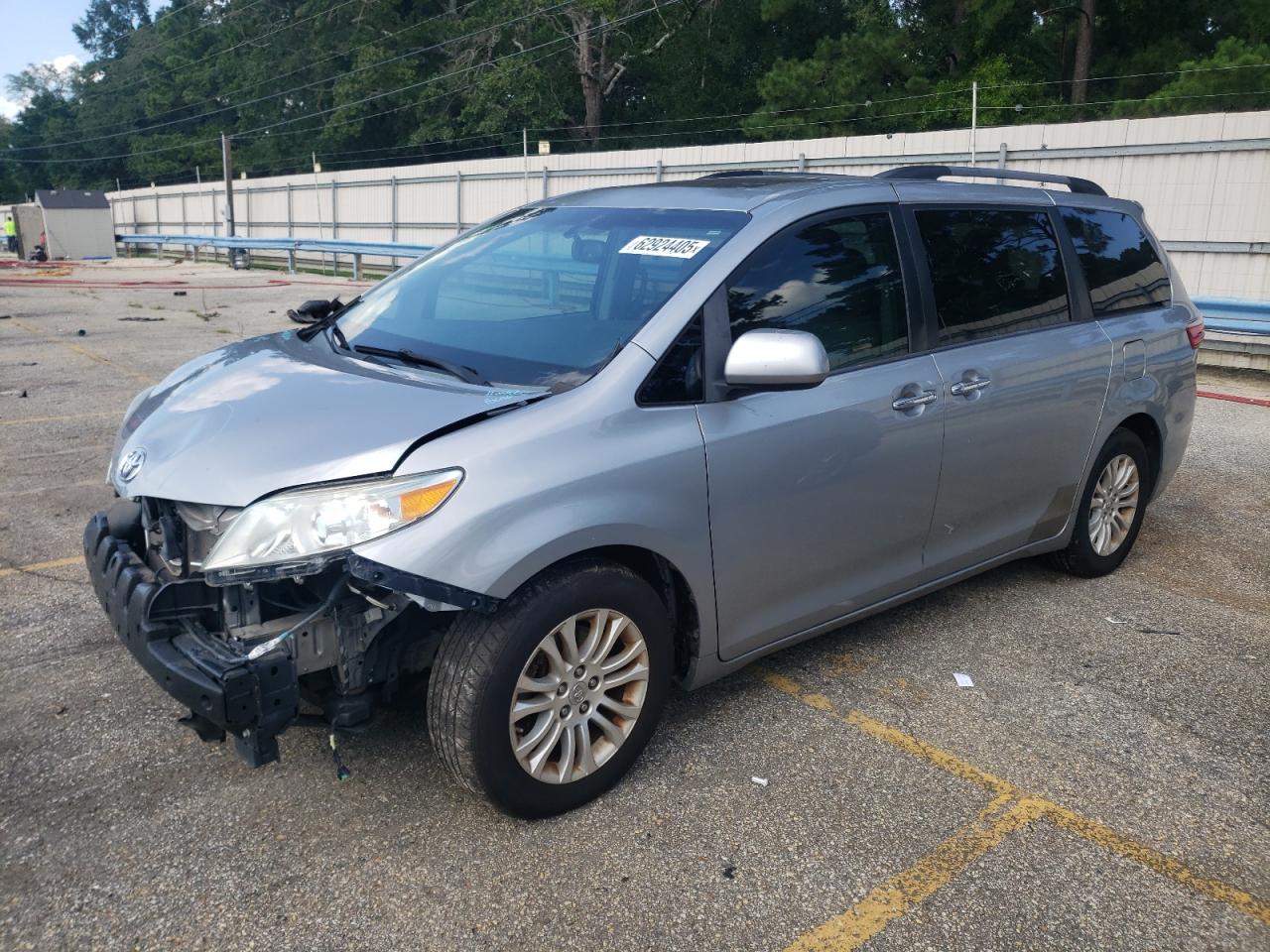 TOYOTA SIENNA XLE