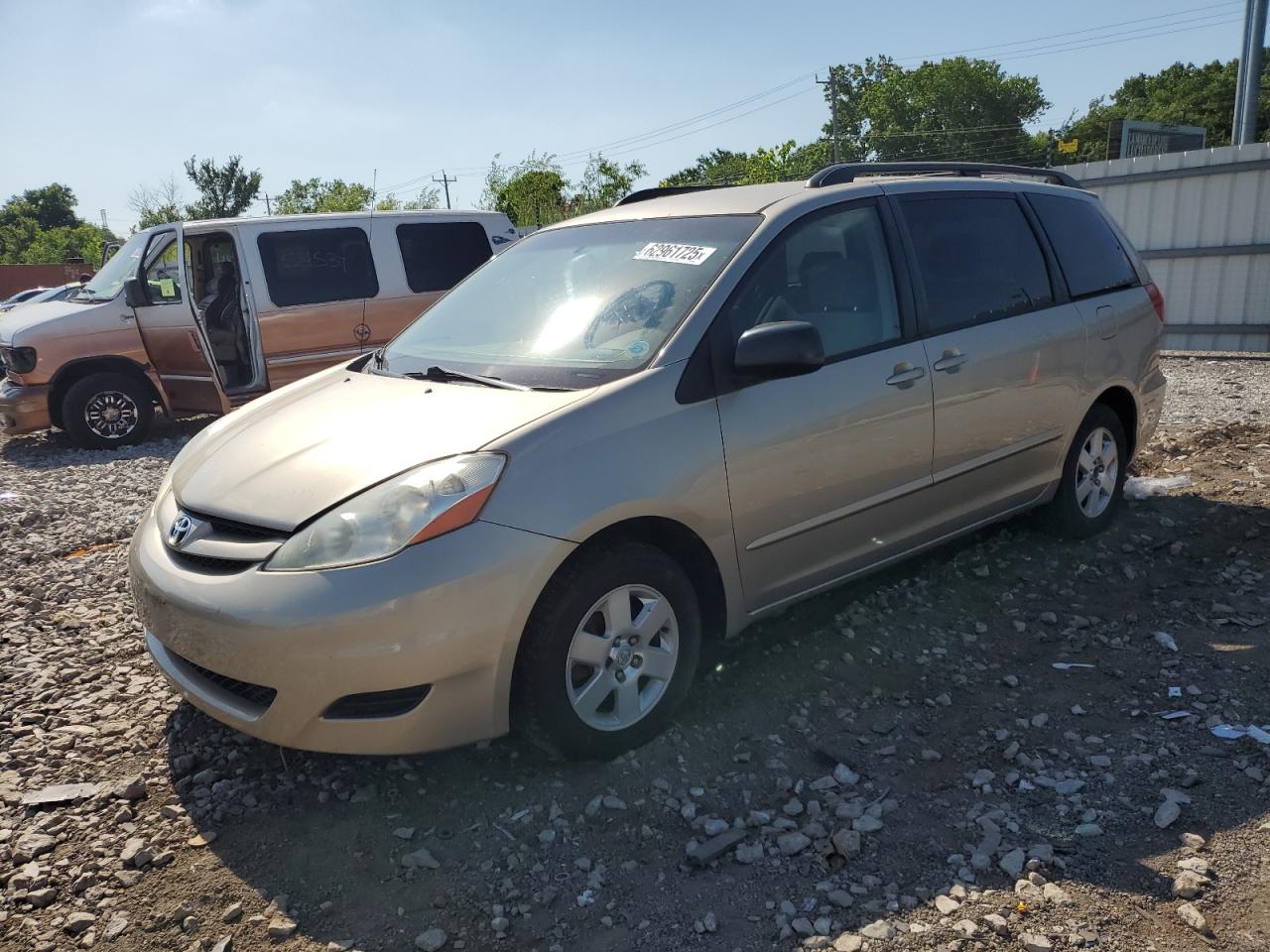  Salvage Toyota Sienna