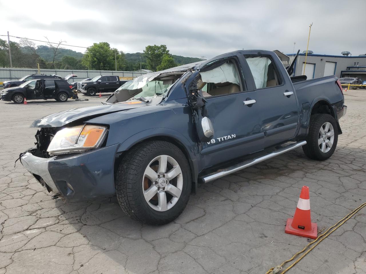 NISSAN TITAN S