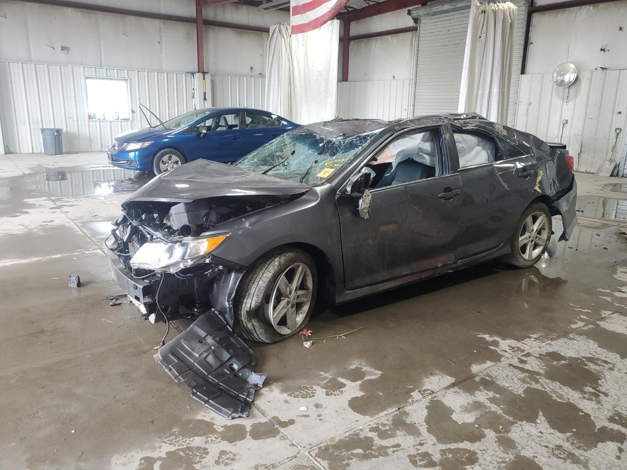 TOYOTA CAMRY BASE