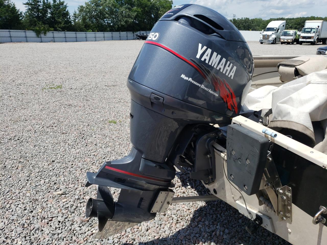 Lot #3191512016 2001 CRESTLINER BOAT