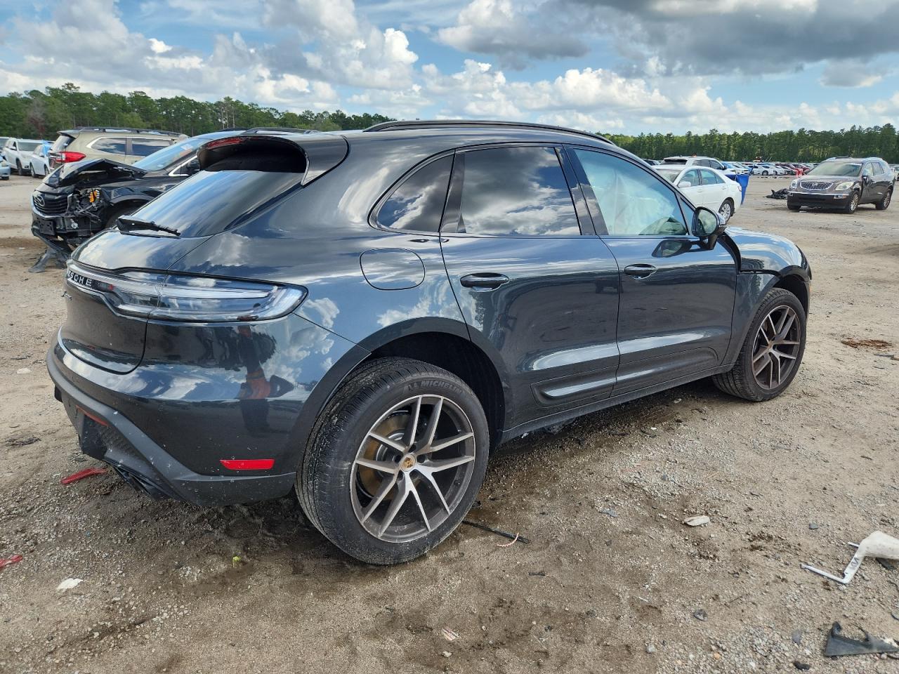 PORSCHE MACAN BASE