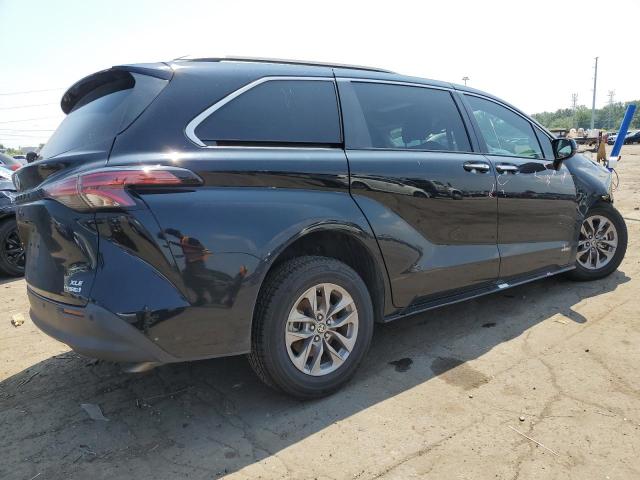 2021 TOYOTA SIENNA XLE 5TDYRKEC5MS002689