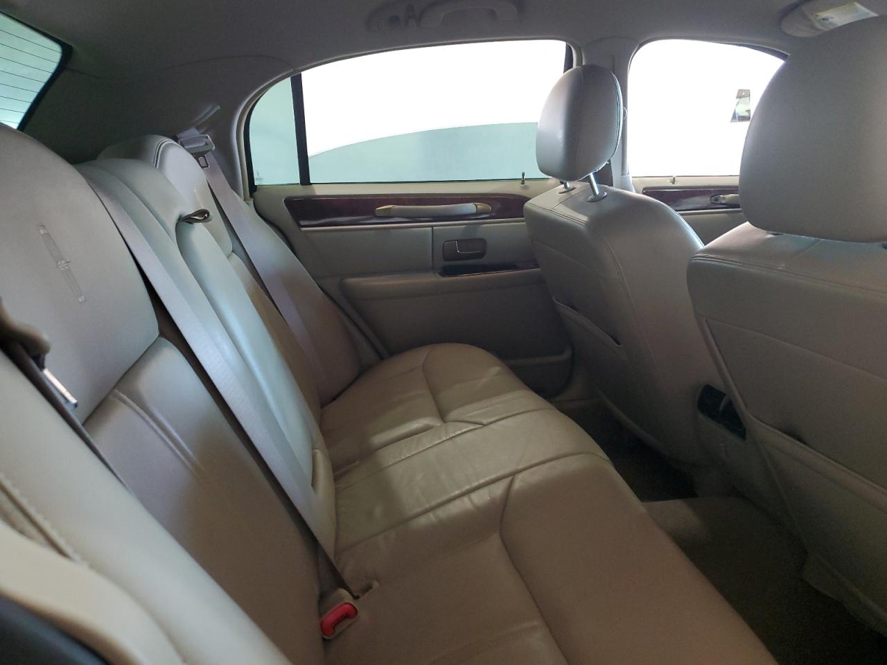 LINCOLN TOWN CAR SIGNATURE LIMITED