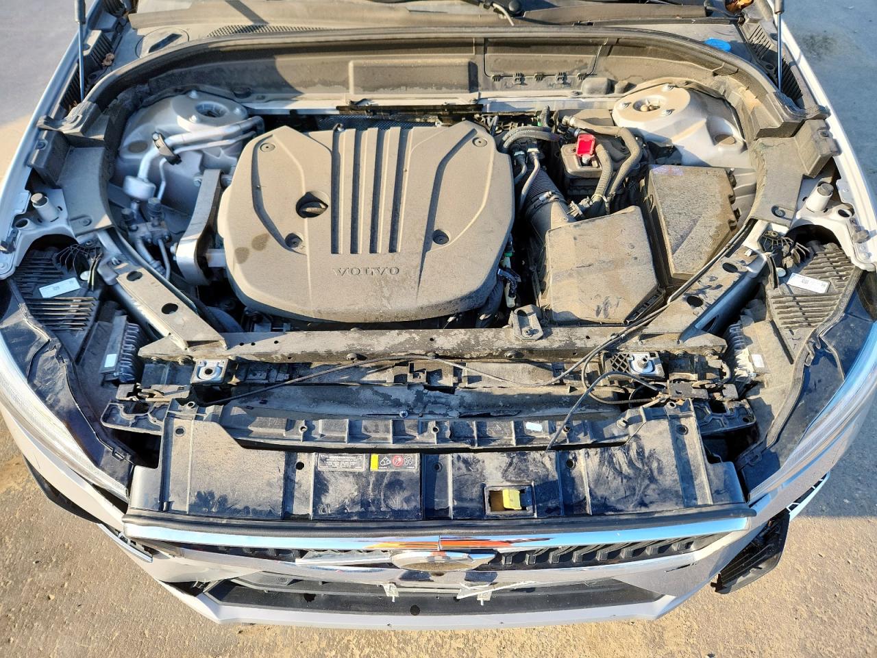 VOLVO XC60 B5 MOMENTUM