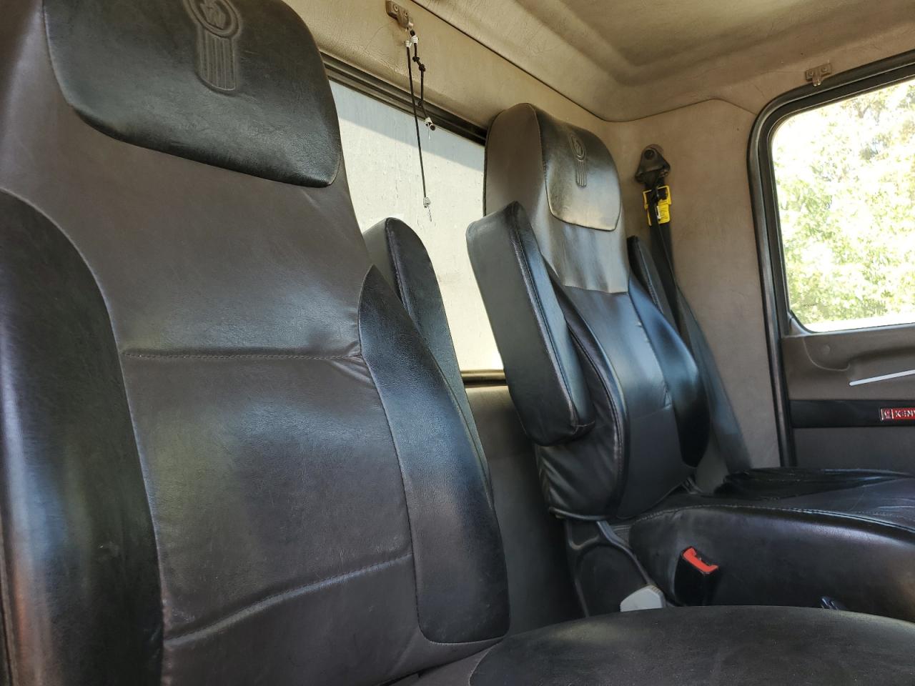 Lot #3217642466 2016 KENWORTH T370