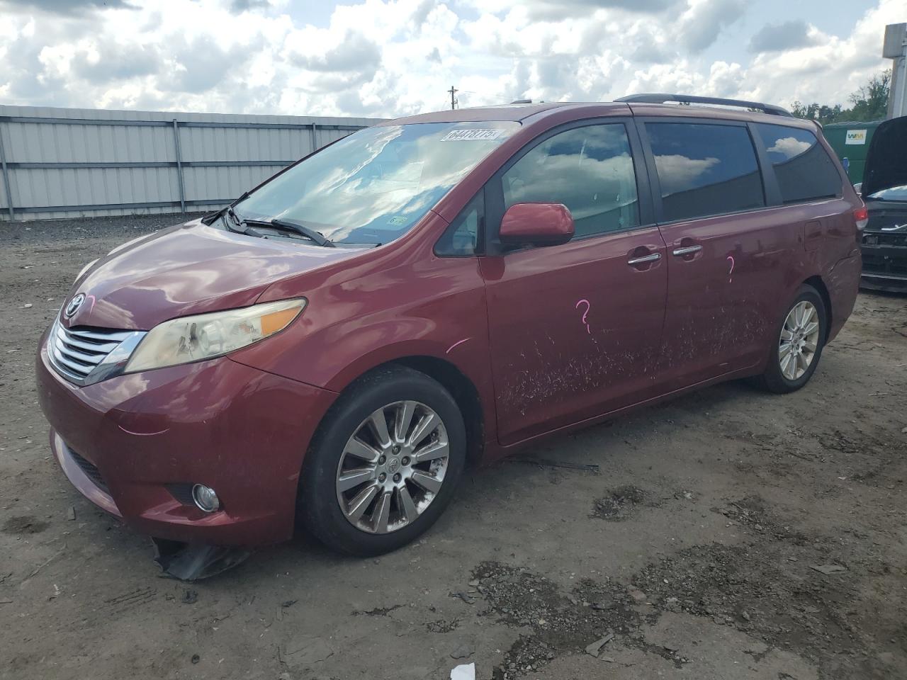 TOYOTA SIENNA XLE