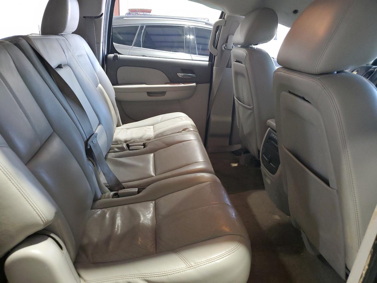 CHEVROLET SUBURBAN C1500 LT