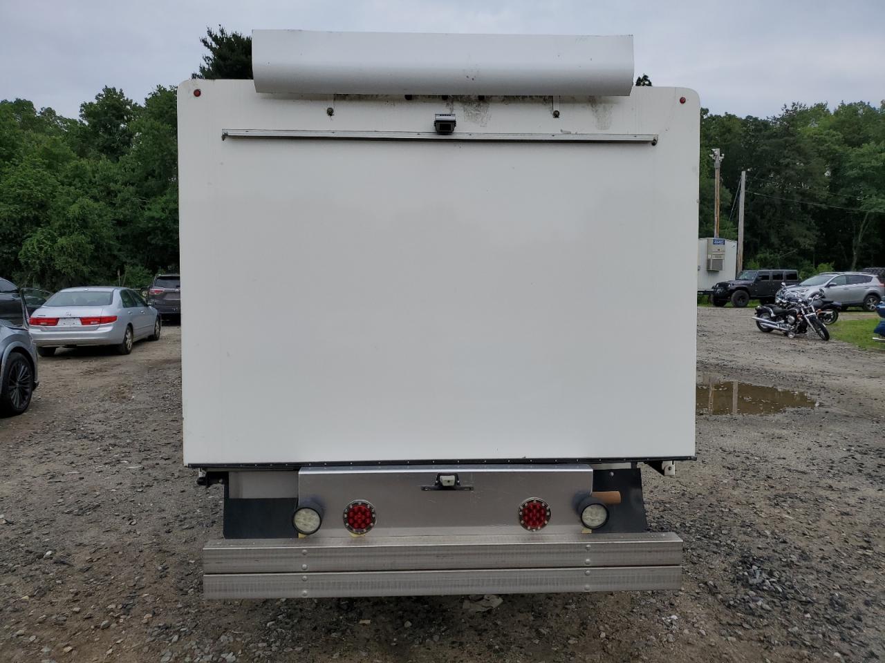 FORD ECONOLINE E450 SUPER DUTY CUTAWAY VAN