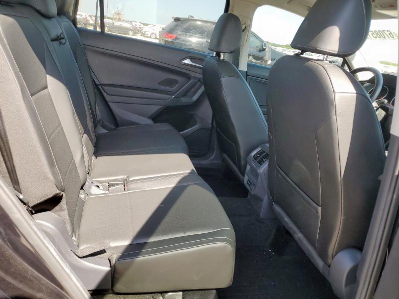 2018 VOLKSWAGEN TIGUAN SE - 3VV2B7AX5JM146496