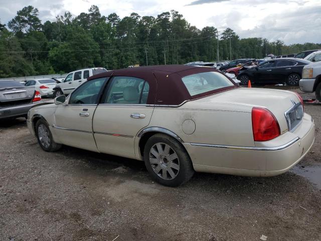 LINCOLN TOWN CAR C 2003 cream sedan 4d gas 1LNHM83W83Y608078 photo #3