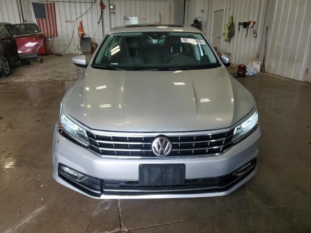 2017 VOLKSWAGEN PASSAT SEL - 1VWCT7A32HC039136