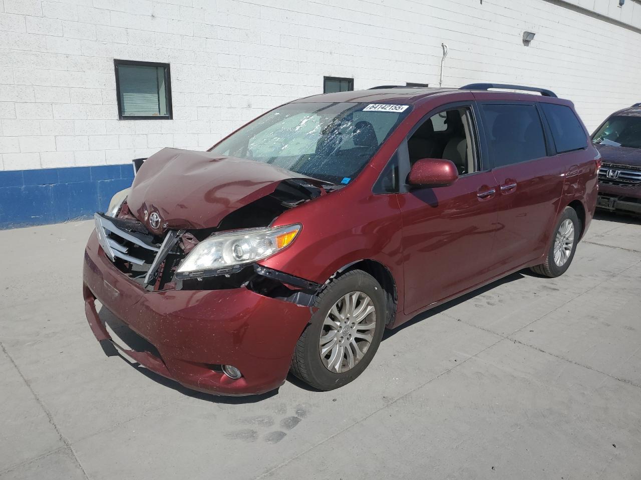 TOYOTA SIENNA XLE