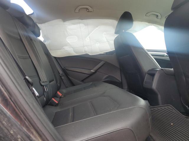 2017 VOLKSWAGEN PASSAT R-L 1VWDT7A37HC029173