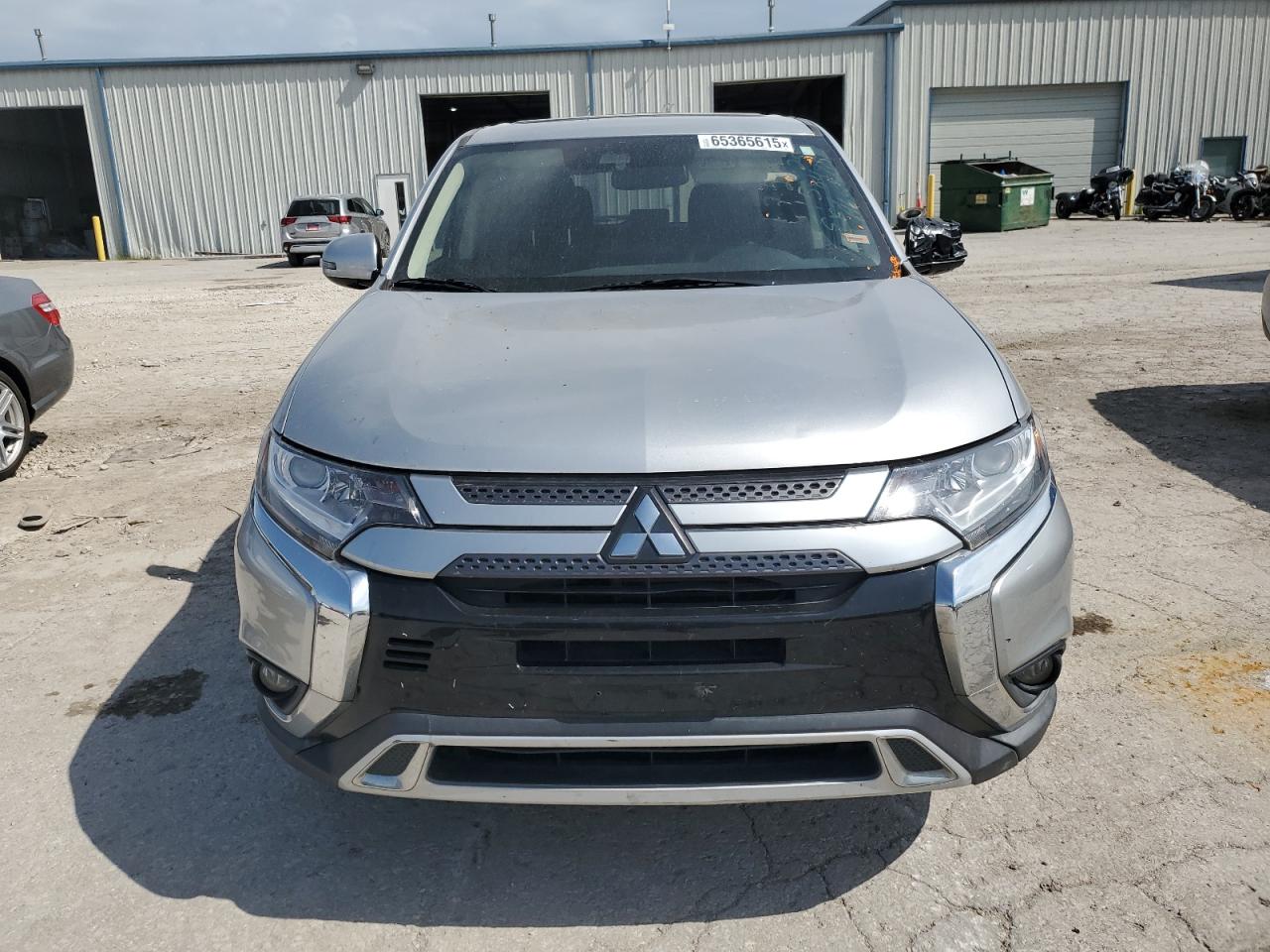 MITSUBISHI OUTLANDER SE