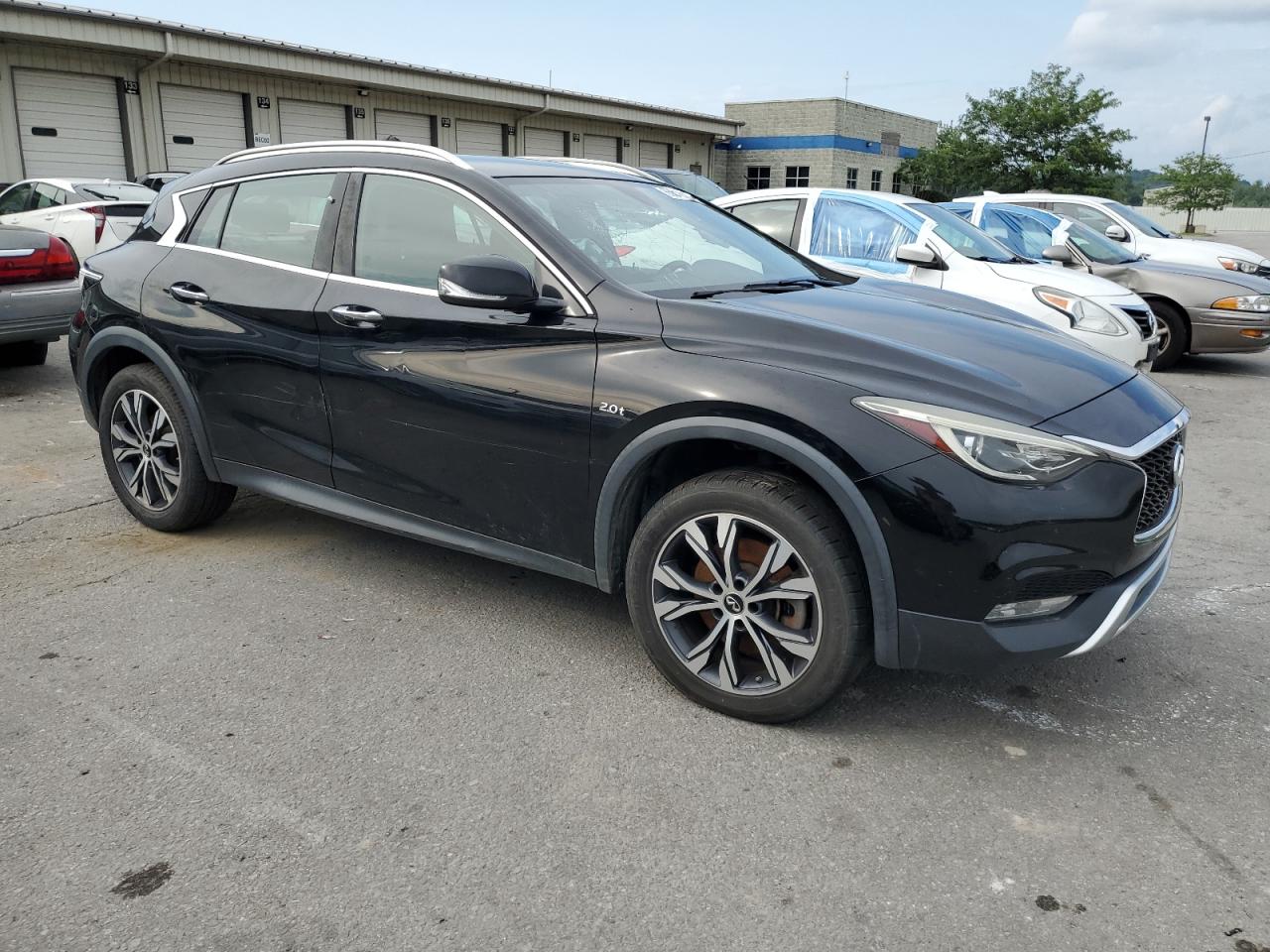 INFINITI QX30 BASE