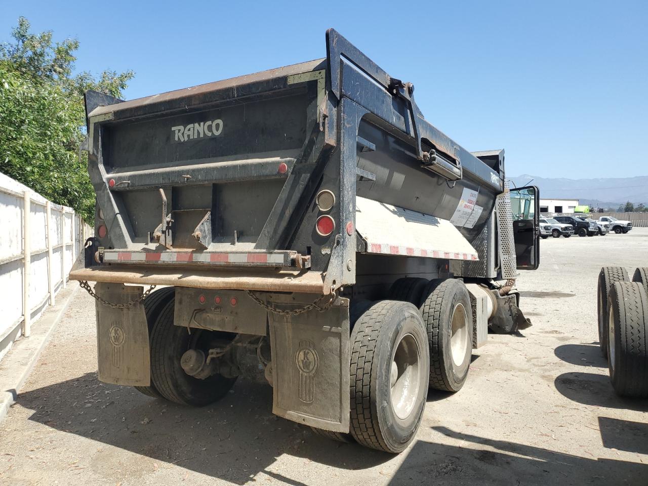 Lot #3217642466 2016 KENWORTH T370