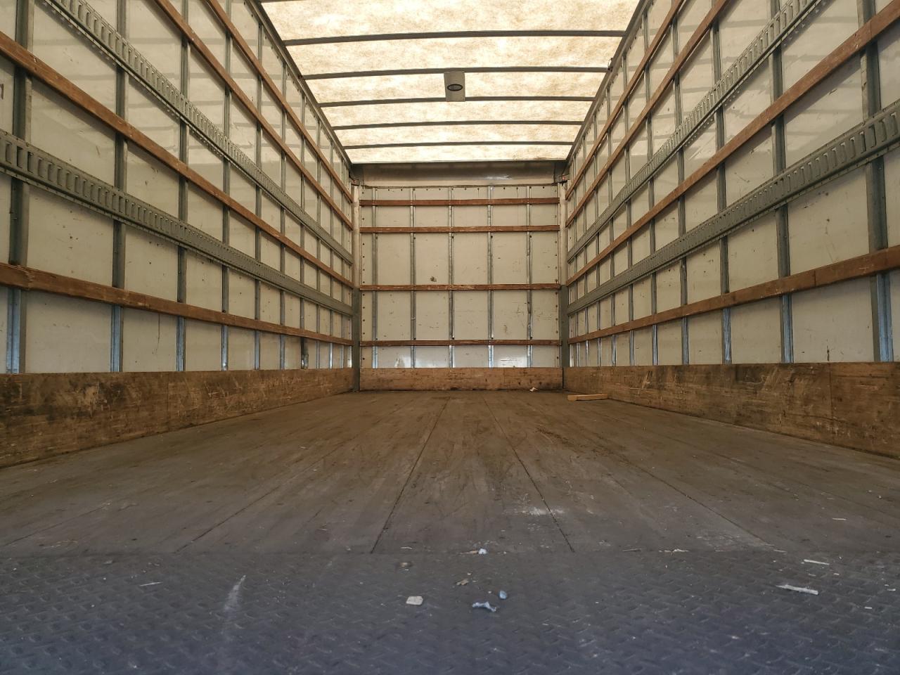 Lot #3302769348 2018 HINO 258/268