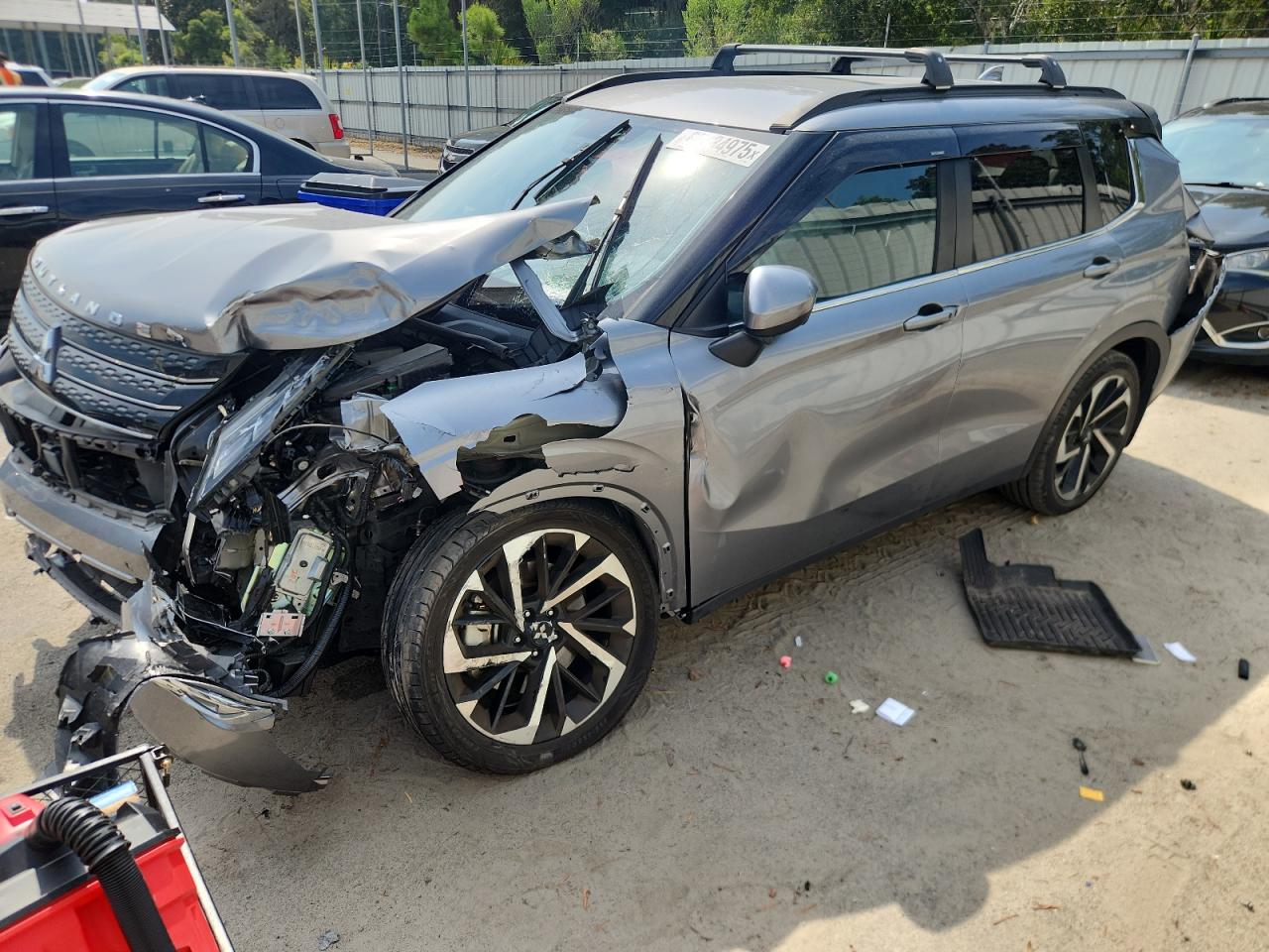 MITSUBISHI OUTLANDER SE