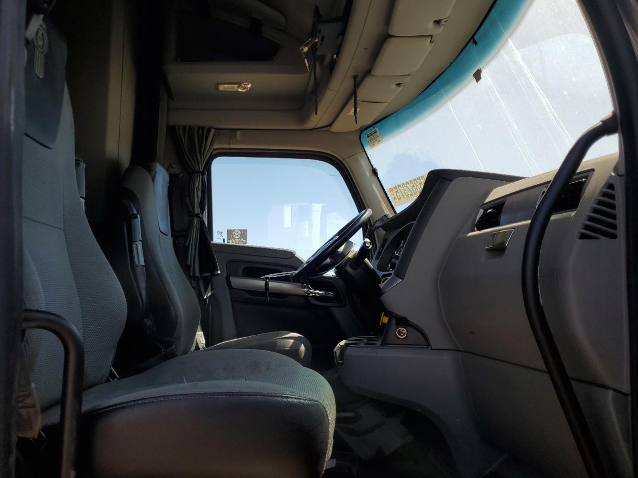 Lot #3257240790 2020 KENWORTH T680