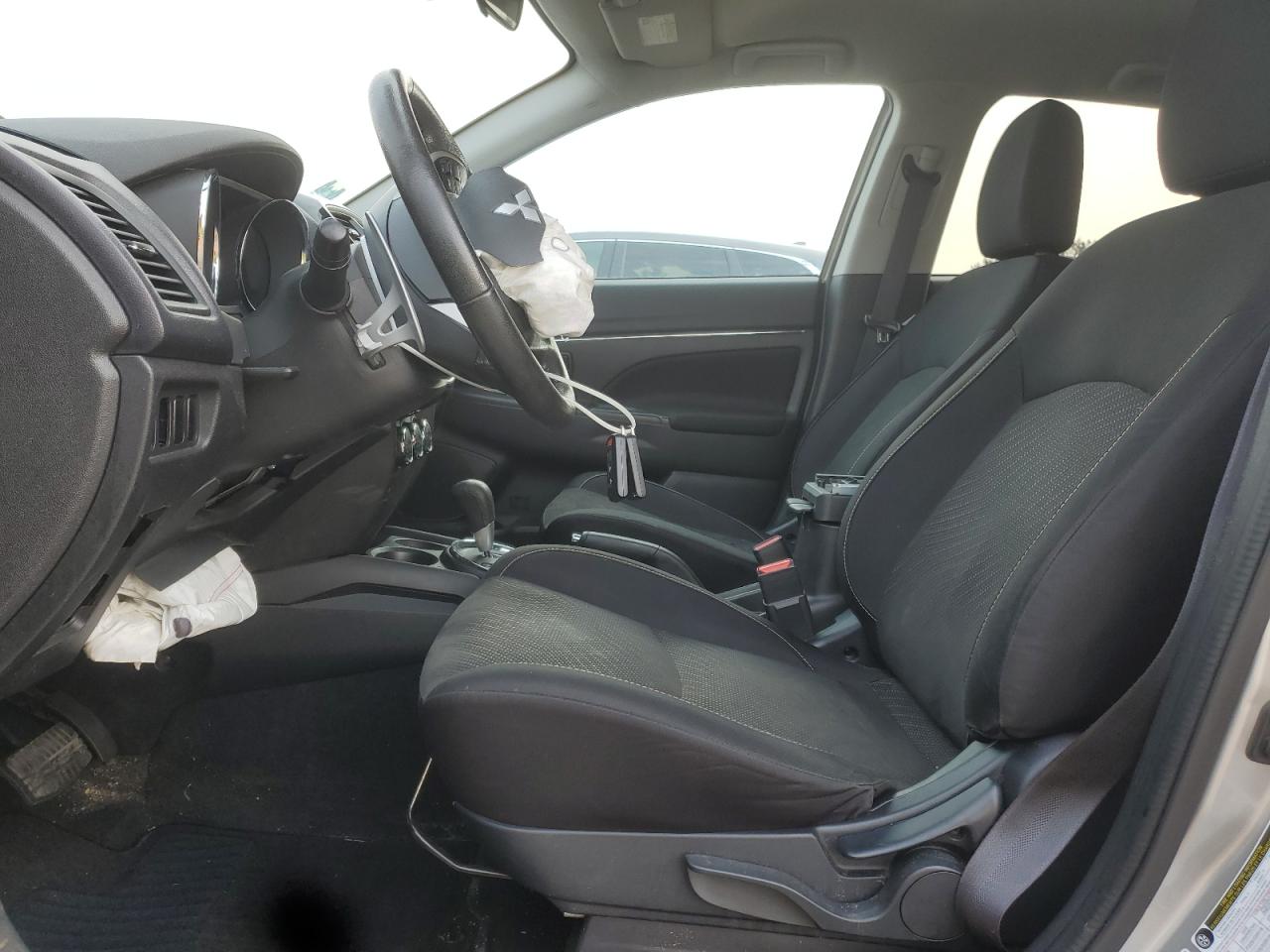 MITSUBISHI OUTLANDER SE