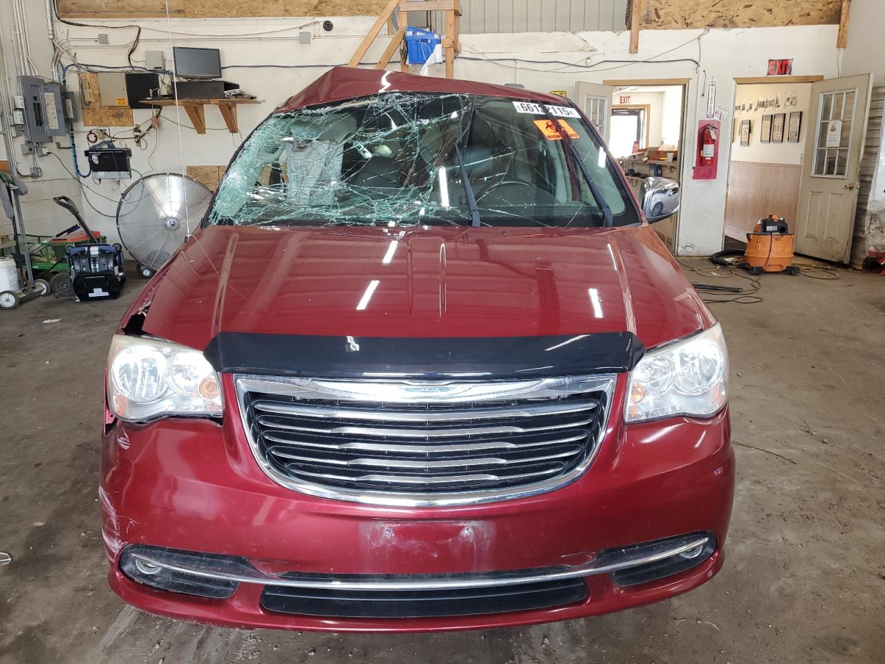CHRYSLER TOWN & COUNTRY TOURING L