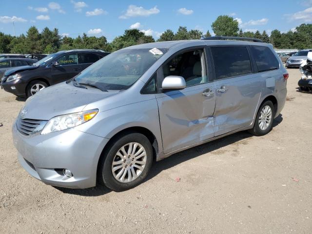 TOYOTA SIENNA XLE