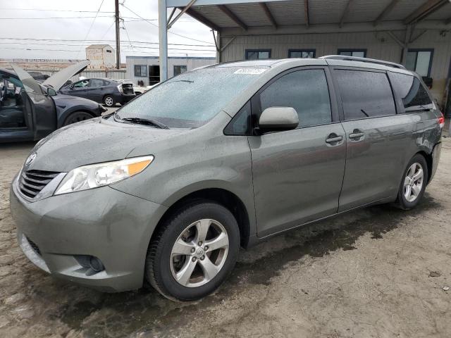 TOYOTA SIENNA LE