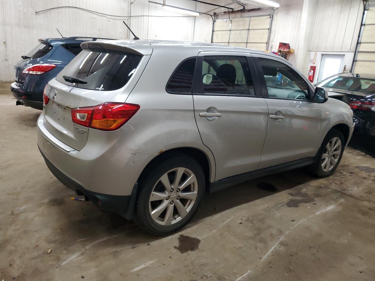 MITSUBISHI OUTLANDER ES