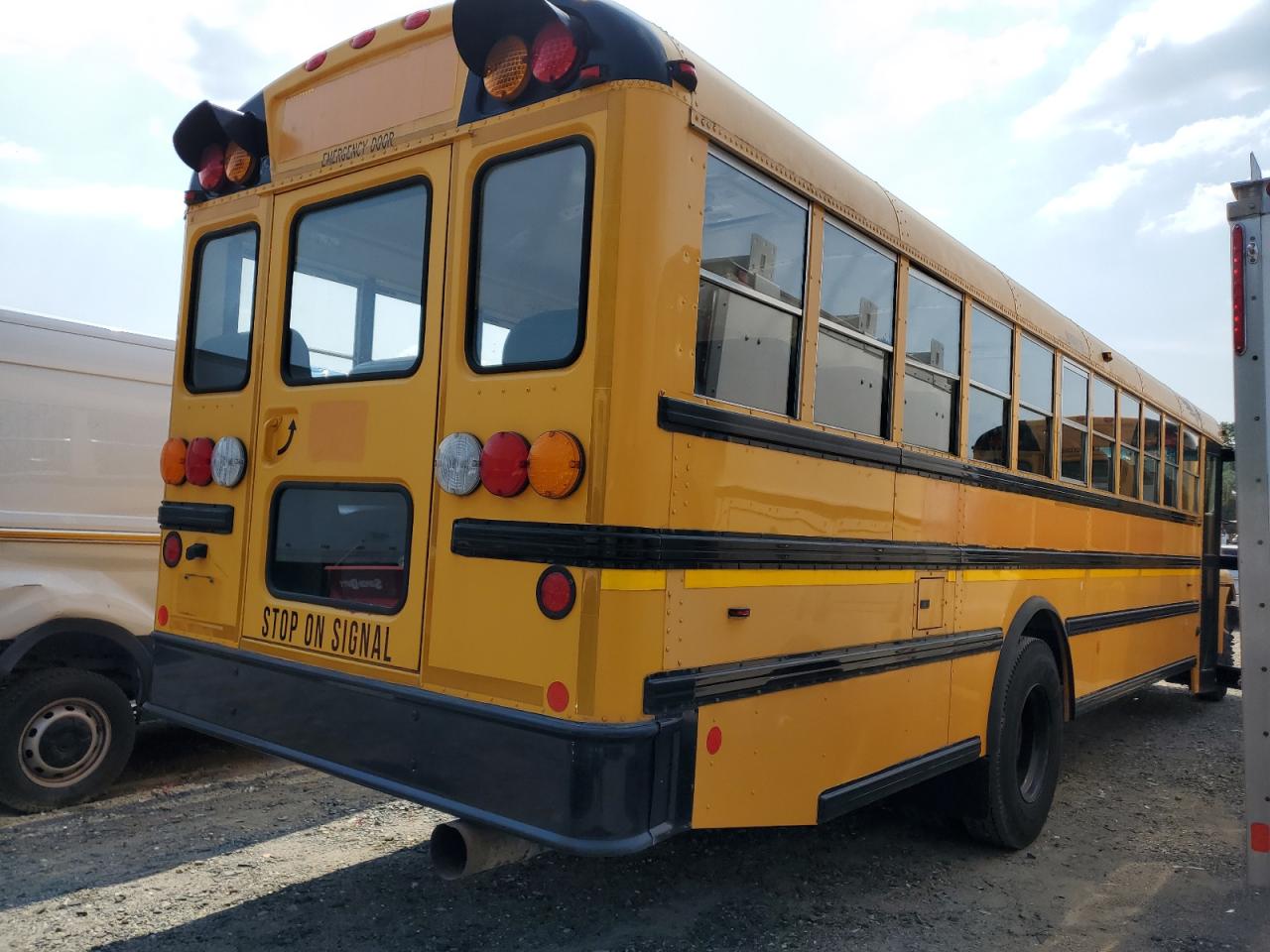 Lot #3208785373 2014 IC CORPORATION 3000 CE