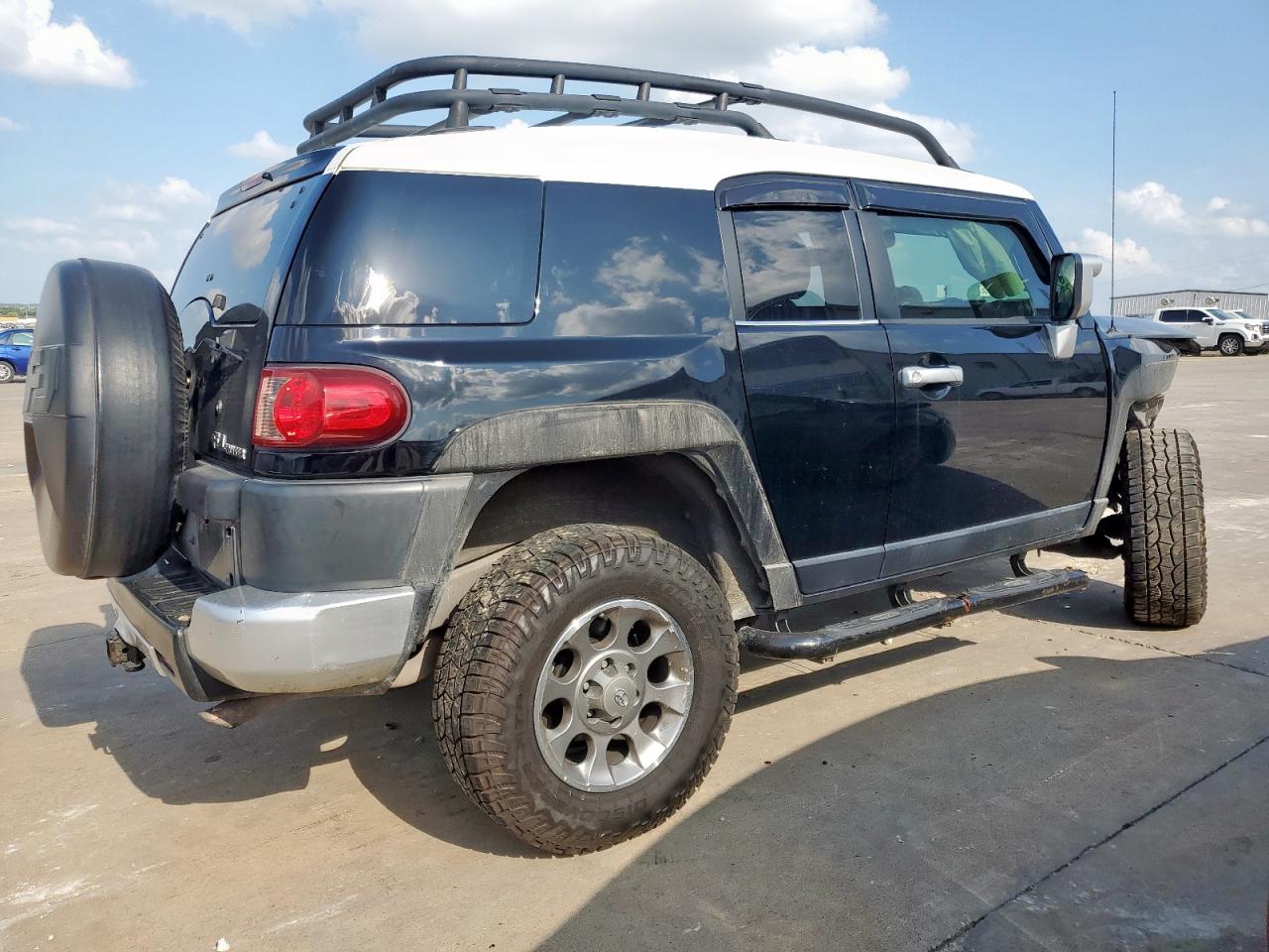 TOYOTA FJ CRUISER