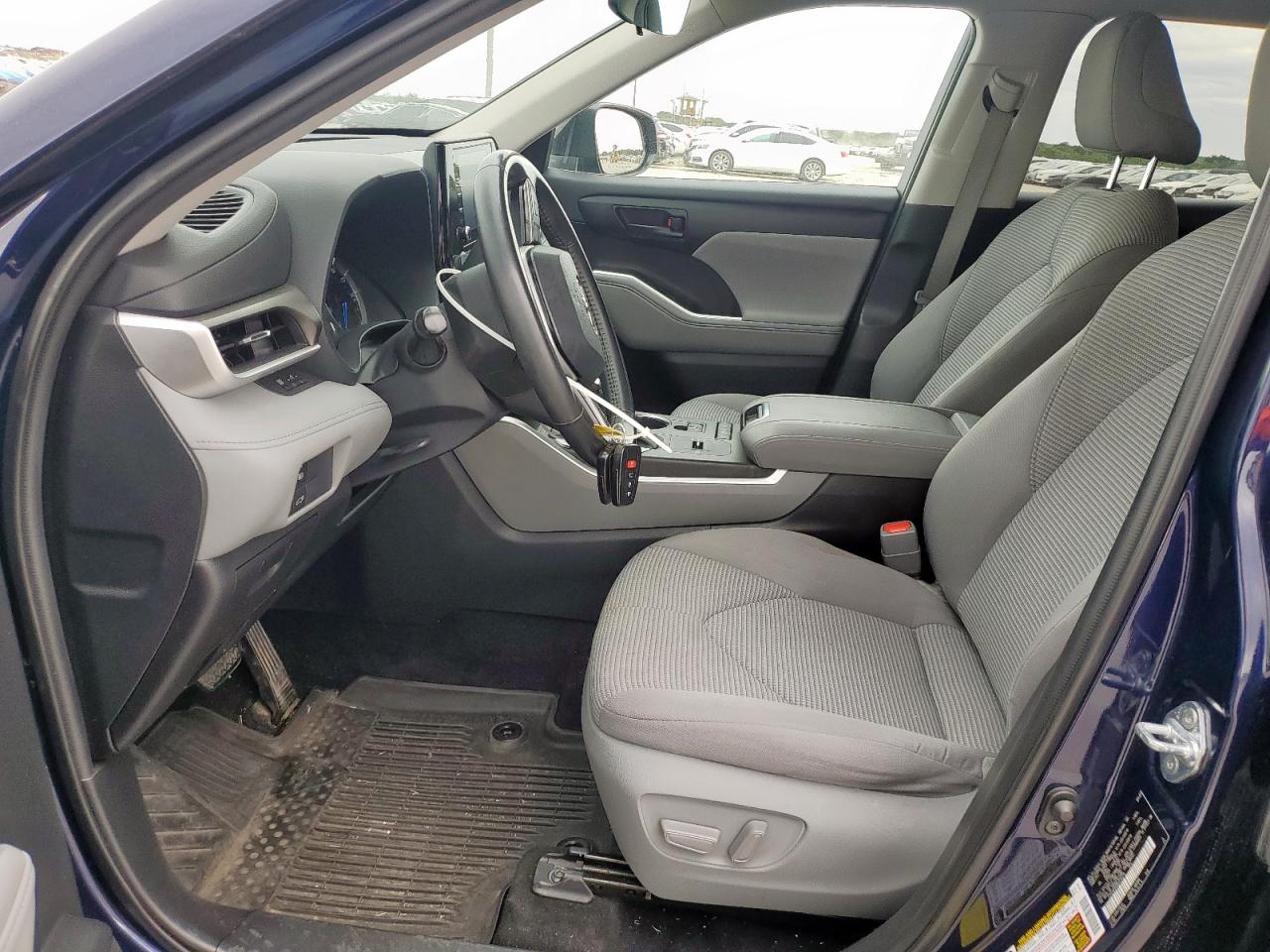 TOYOTA HIGHLANDER HYBRID LE