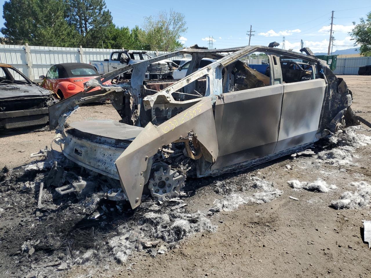 TESLA CYBERTRUCK