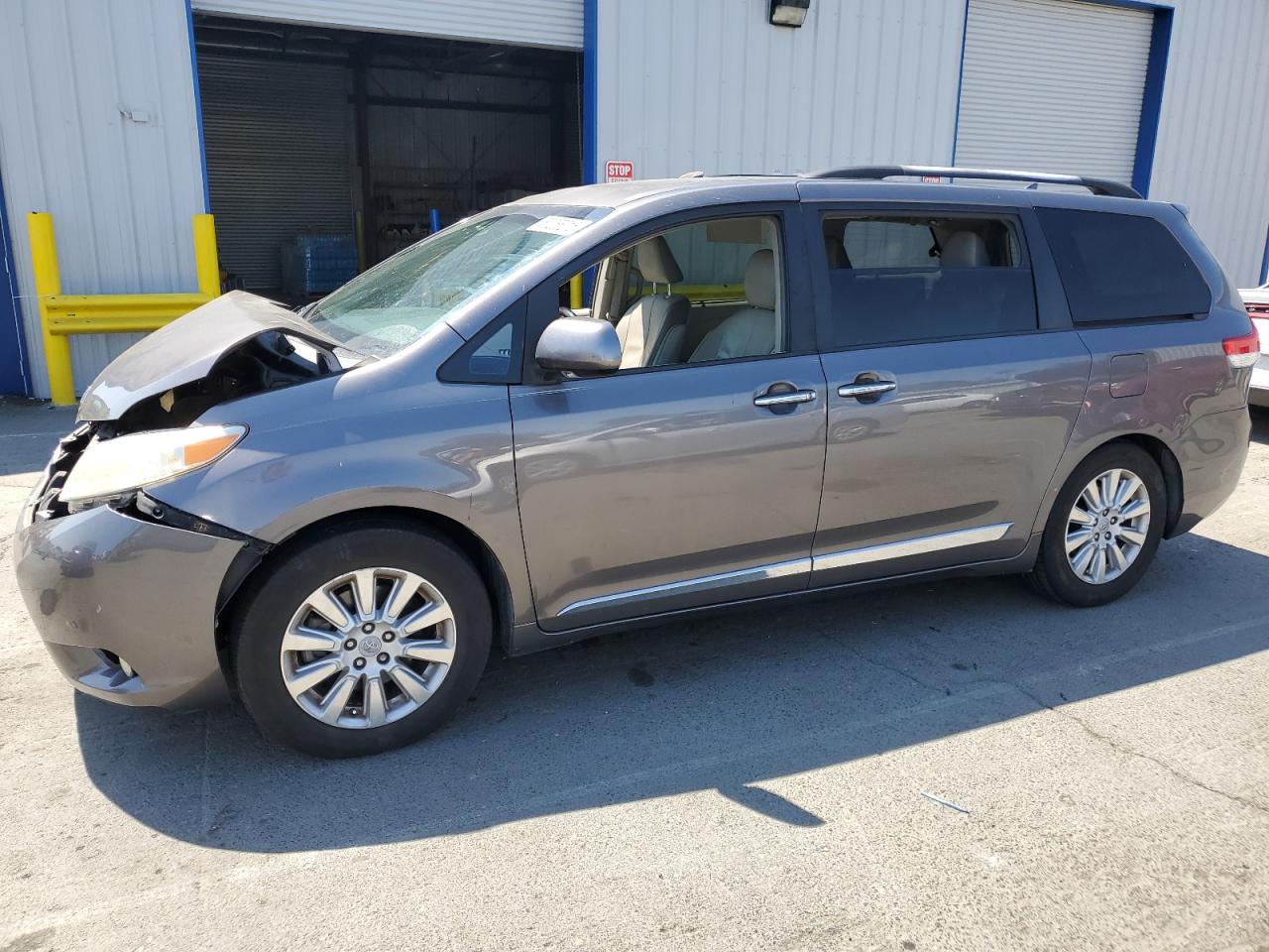 TOYOTA SIENNA XLE