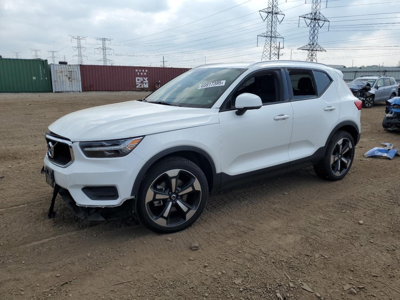 VOLVO XC40 T5 MOMENTUM