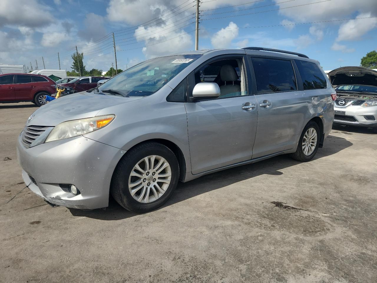 TOYOTA SIENNA XLE