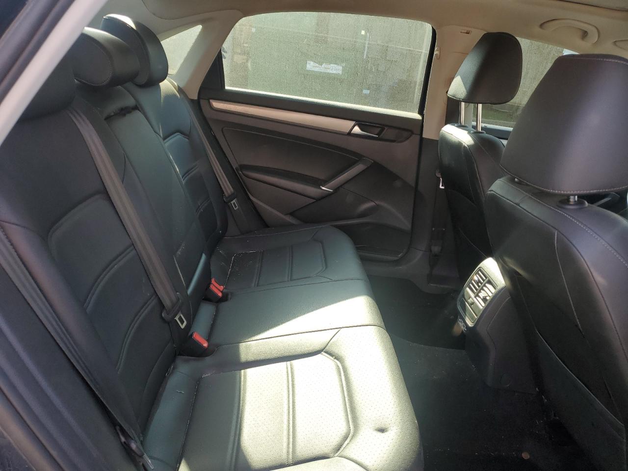 VOLKSWAGEN PASSAT SE